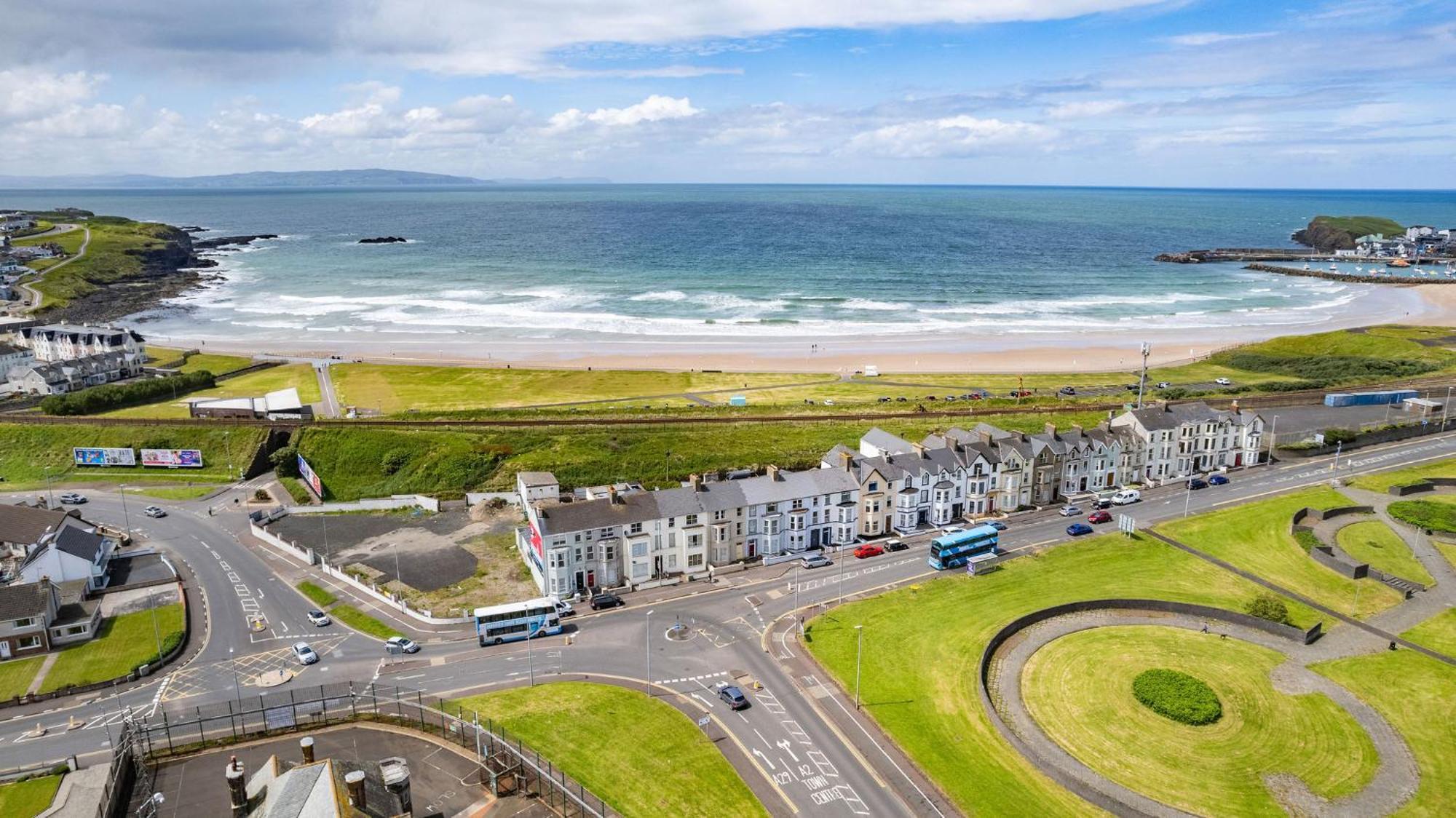 6 Dunluce Park - Portrush By The Sea Apartment ภายนอก รูปภาพ